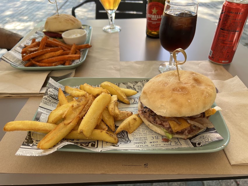 Burger HOSTEL