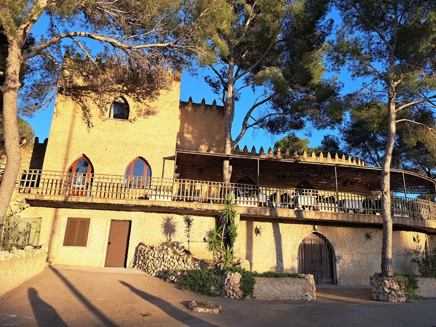 El Castillo Del Bosque
