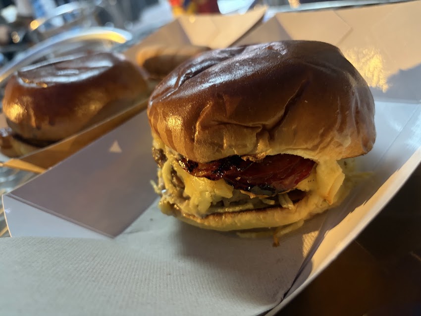 ENTRECARBON BURGER