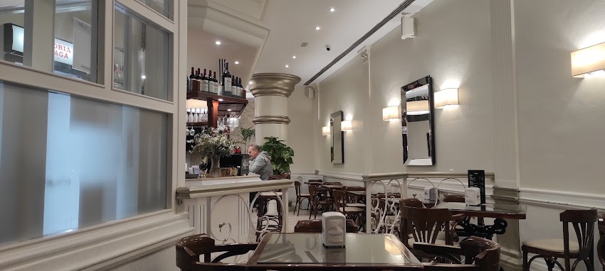 cafe bar la opera