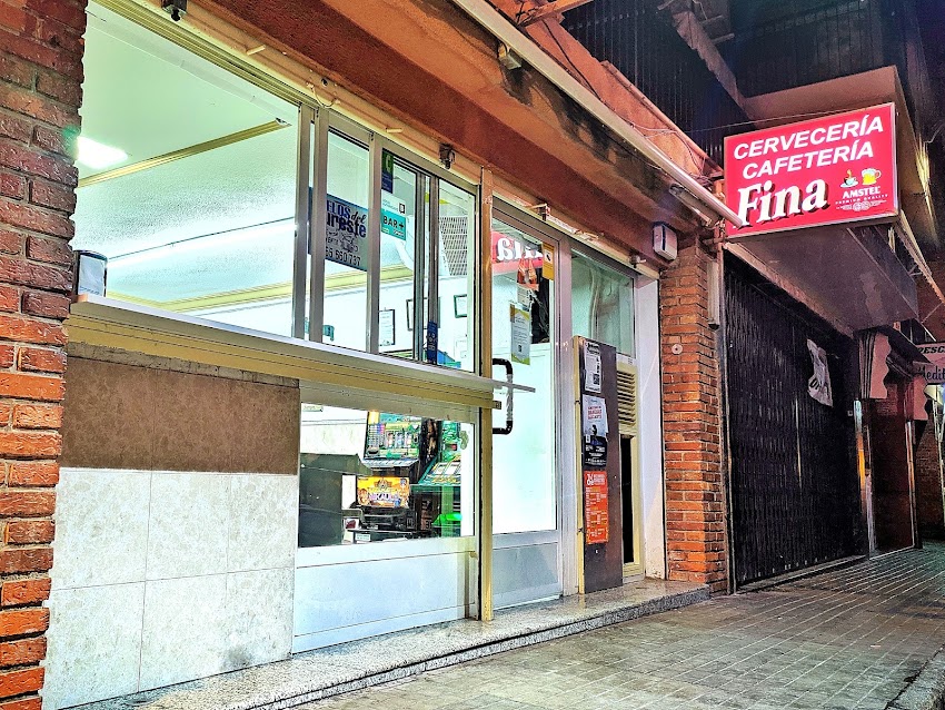 Cervecería/Restaurante Fina.