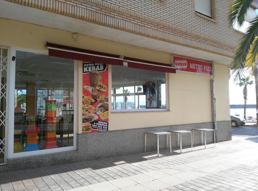 METRO CRISPY CHICKEN RESTAURANTE PIZZERÍA