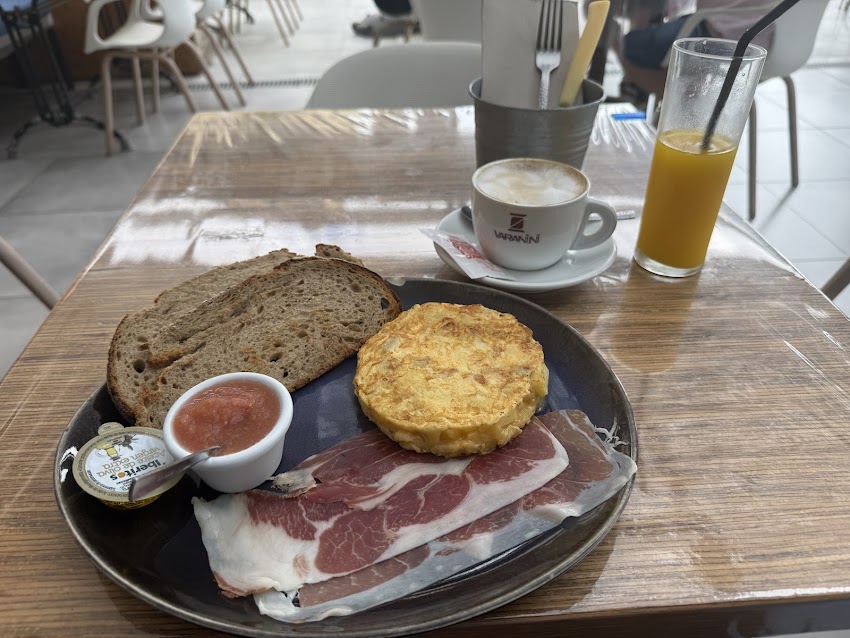 The Grand Cafe, Coffee & Burger