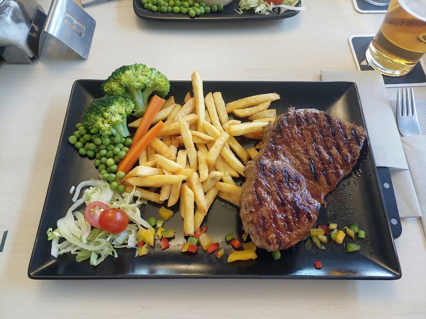 Dave’s Place Bar & Grill