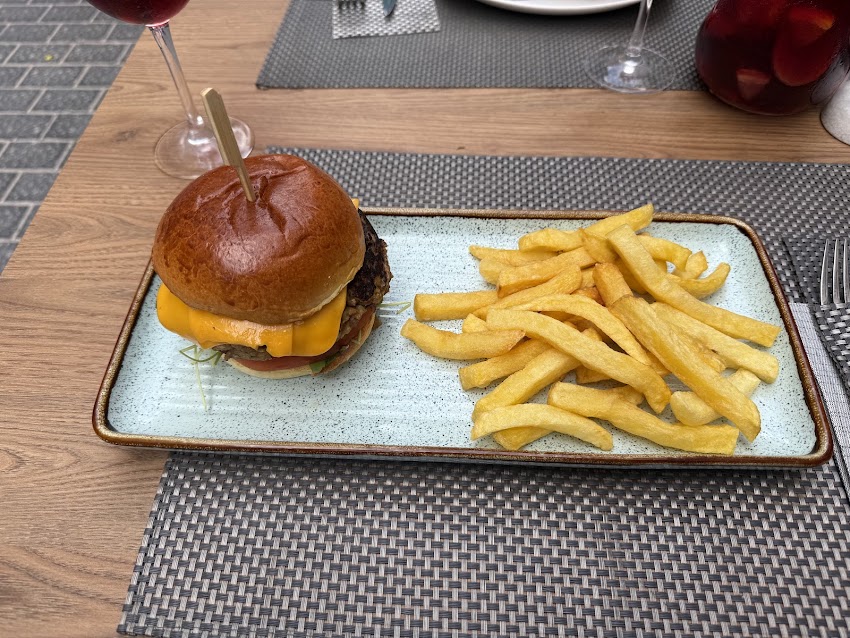 Moon Bar & Restaurant