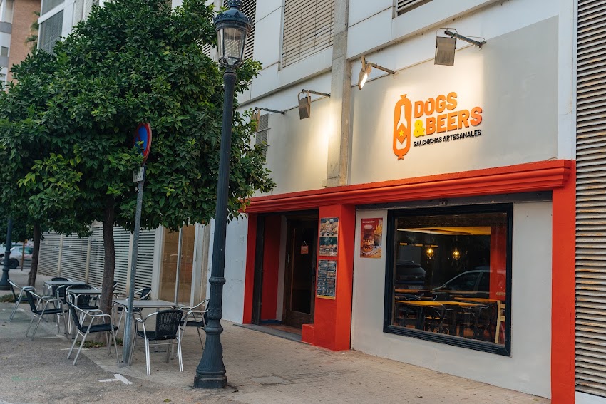 Dogs and Beers | Hamburguesas y Perros Calientes