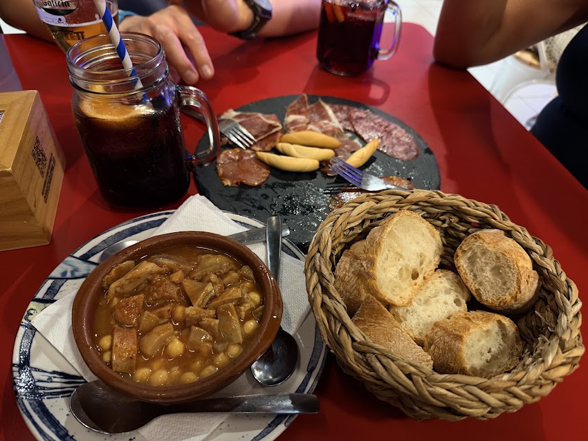 Aitana’s Corner Bar (Mercado Central)