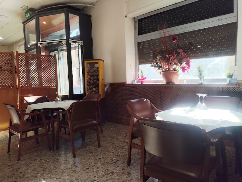 Casino de Sadaba/ Espacio gastronómico y cultural. Menú del día 14€. Gran capacidad para celebrar eventos.
