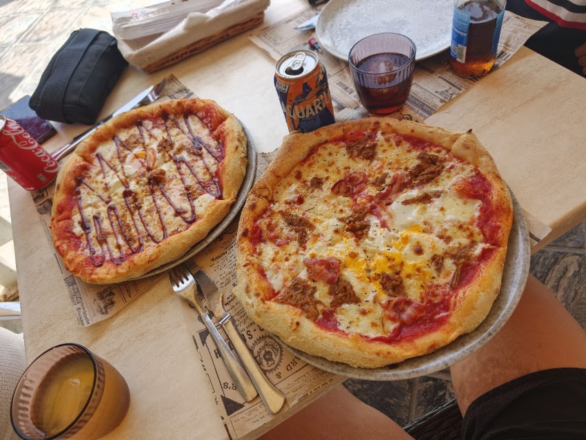 Antojos Pizzería & Heladería