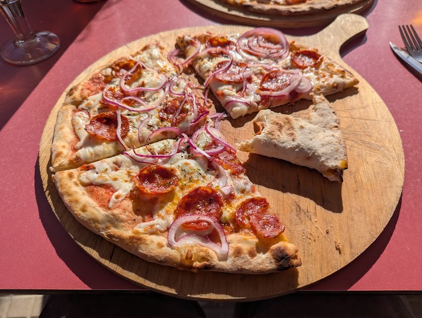 Pizzería- restaurante italiano « Pizza de dioses »