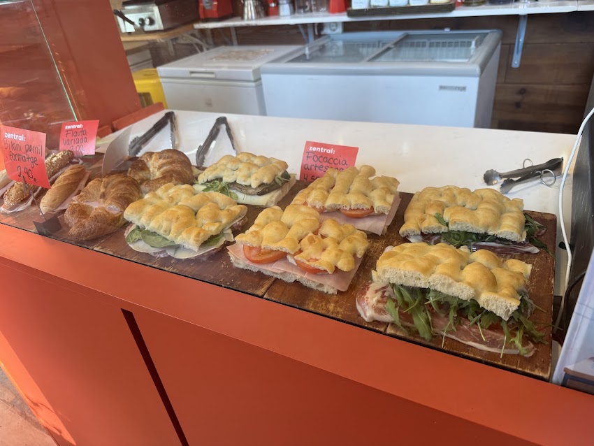 Zentral: Specialty Coffee & Bakery