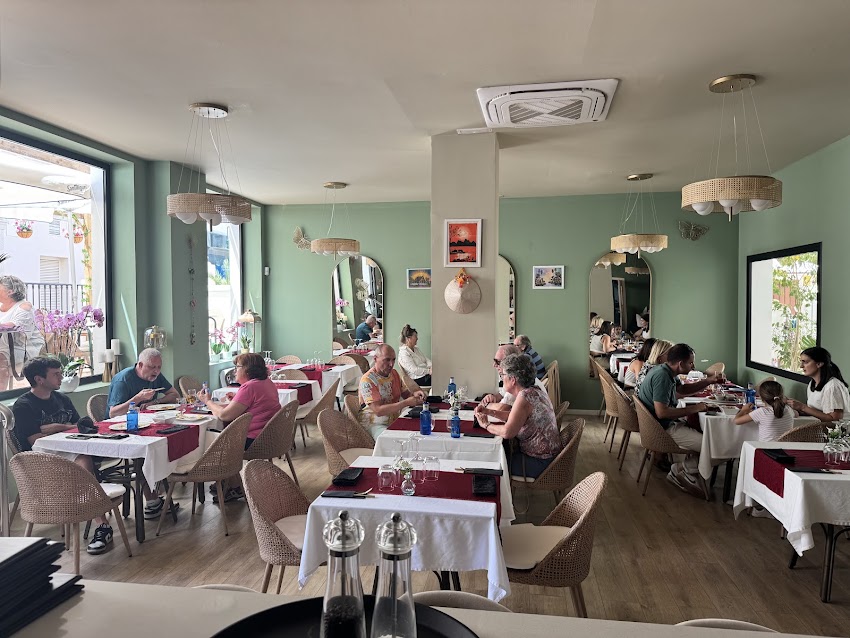 KHAO HOM THAI-LAO RESTAURANT
