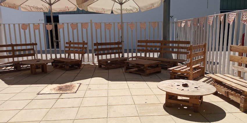 Bar la piscina