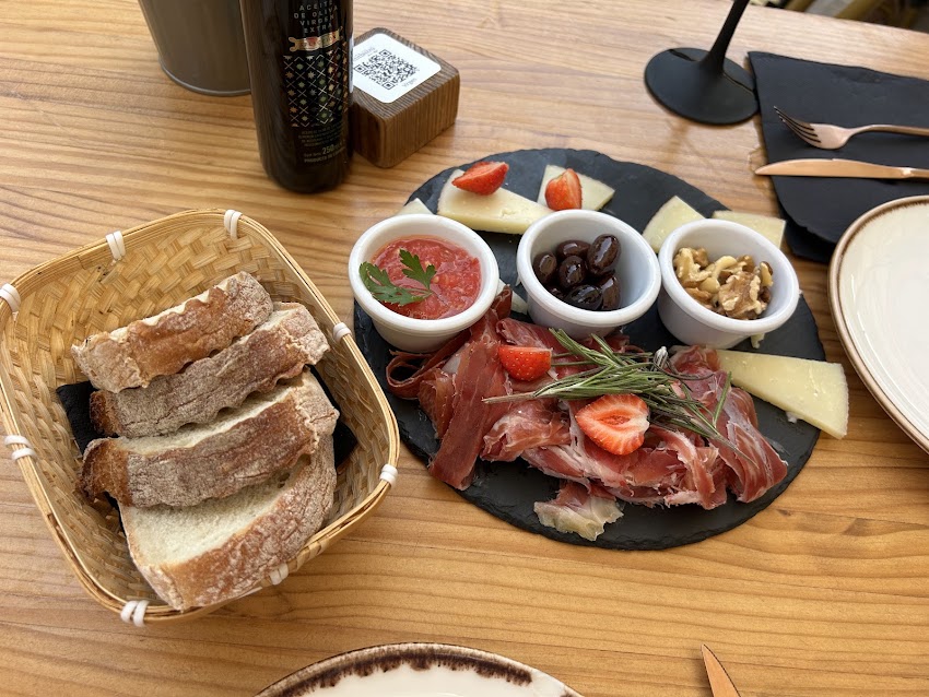 Petit Bistró Virgen – Restaurante Mediterraneo