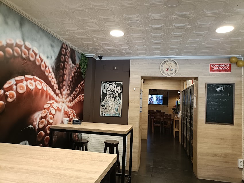 Cafe Lola Bar, La Reina del Raxo