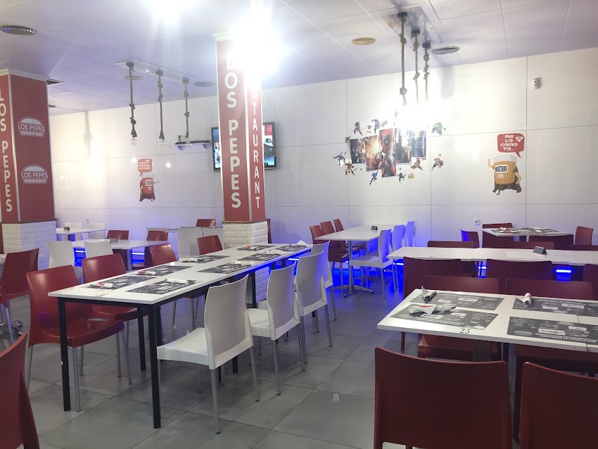 Los Pepes Giant Burger