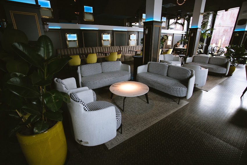 Dike 1 – Cocktail Bar & Restaurante