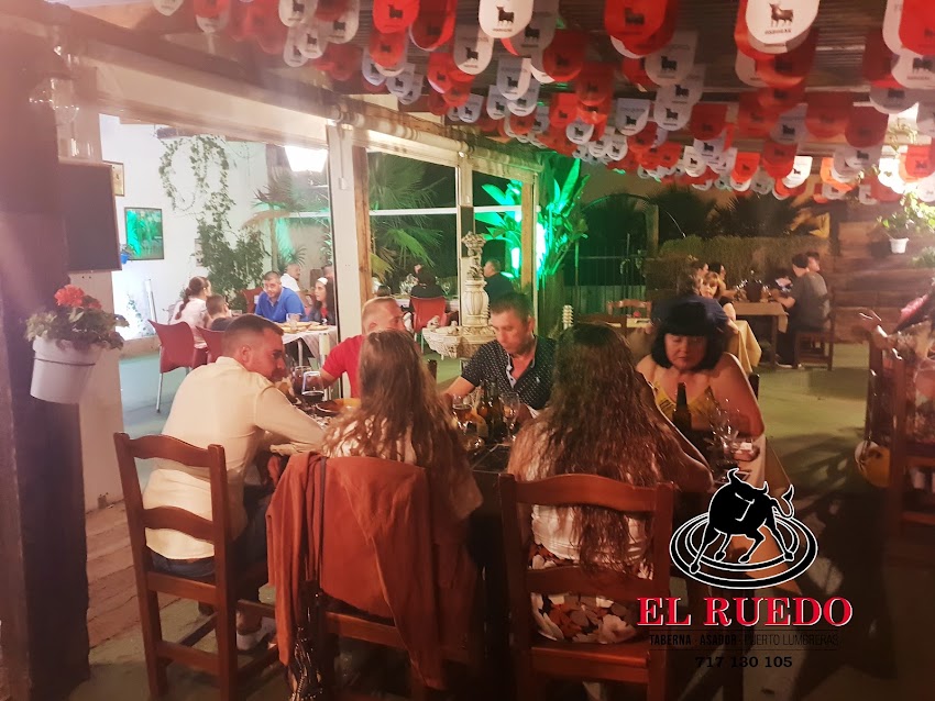 El Ruedo Asador & Jardín.Brasas De Leña