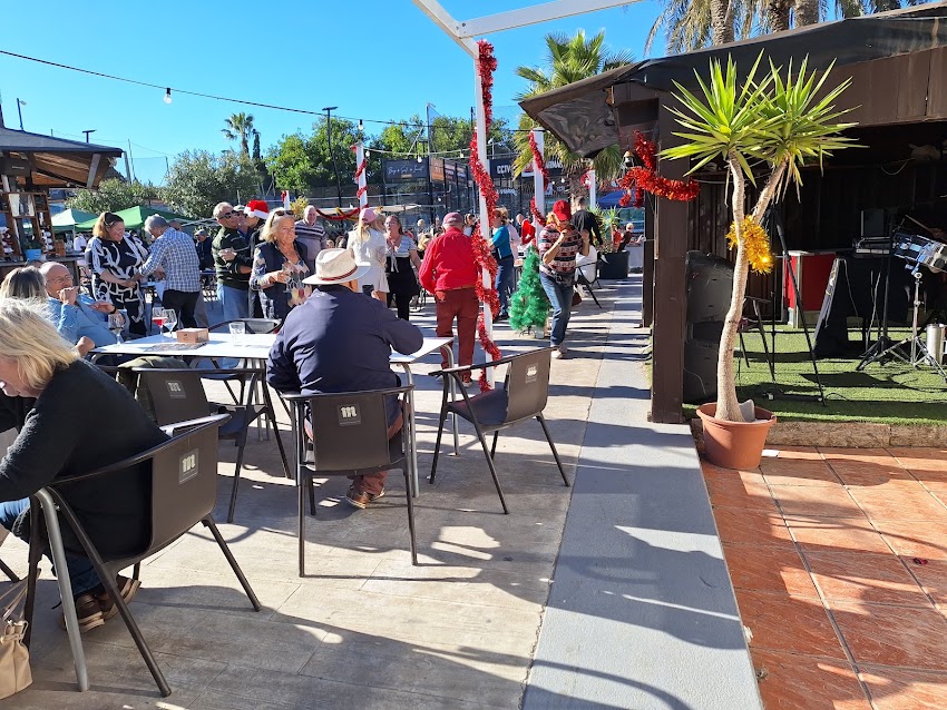 Los Ángeles Torrevieja restaurante piscina