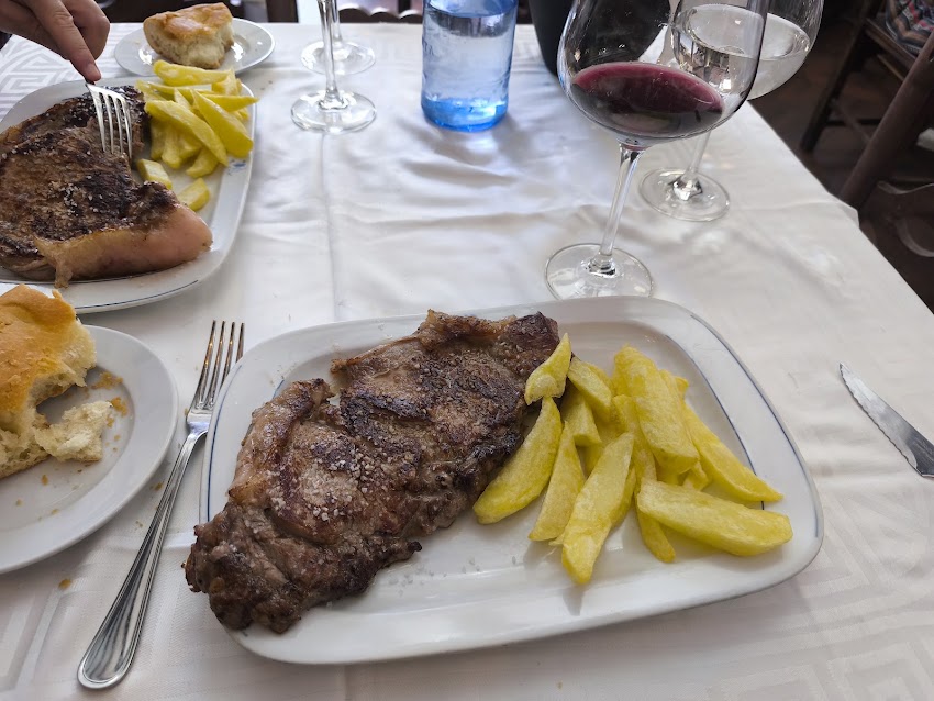 Mesón La Cueva – Restaurante frente a la Catedral