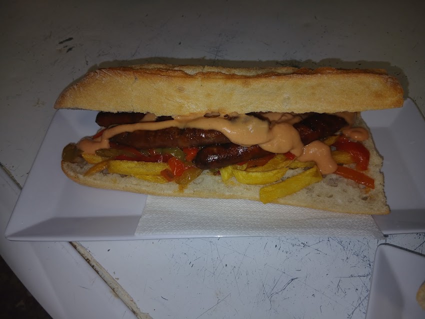 Bar Restaurante El Rebollar dentro del pueblo(REQUENA/VALENCIA)