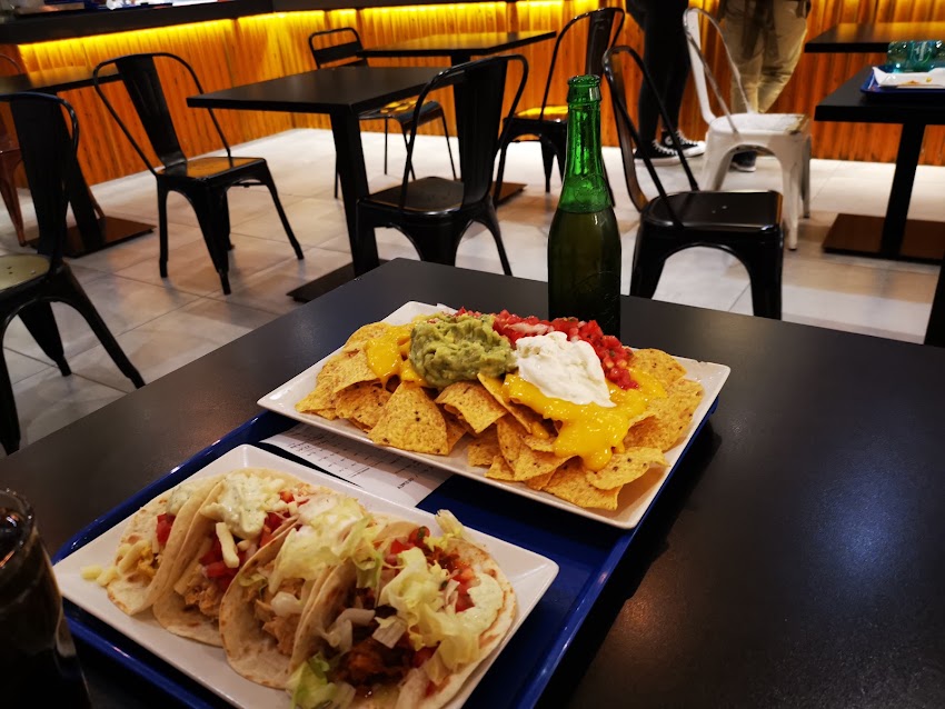 Deewey Plaza Norte 2 // RESTAURANTE LATINO EN SAN SEBASTIAN DE LOS REYES