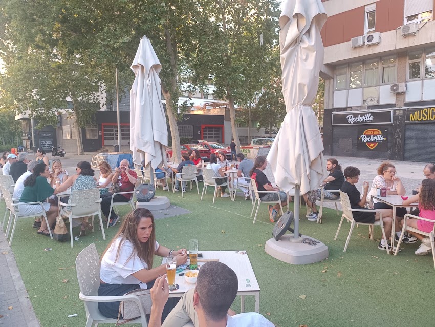 Armando Tapas kitchen never close
