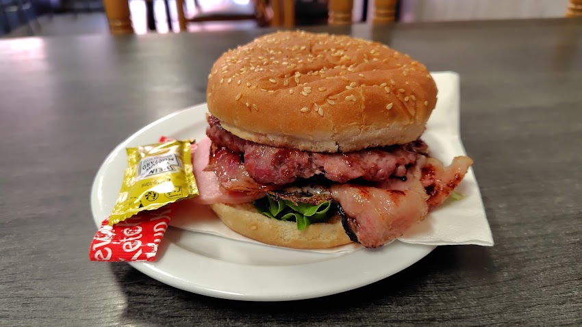 Hamburguesería / café-bar Señaris