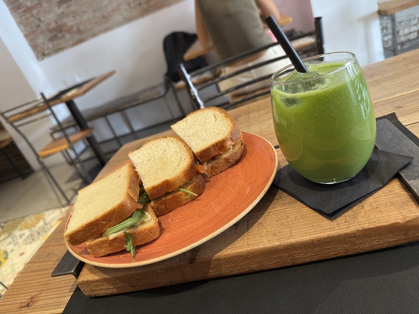 SHOTS Coffee & Brunch
