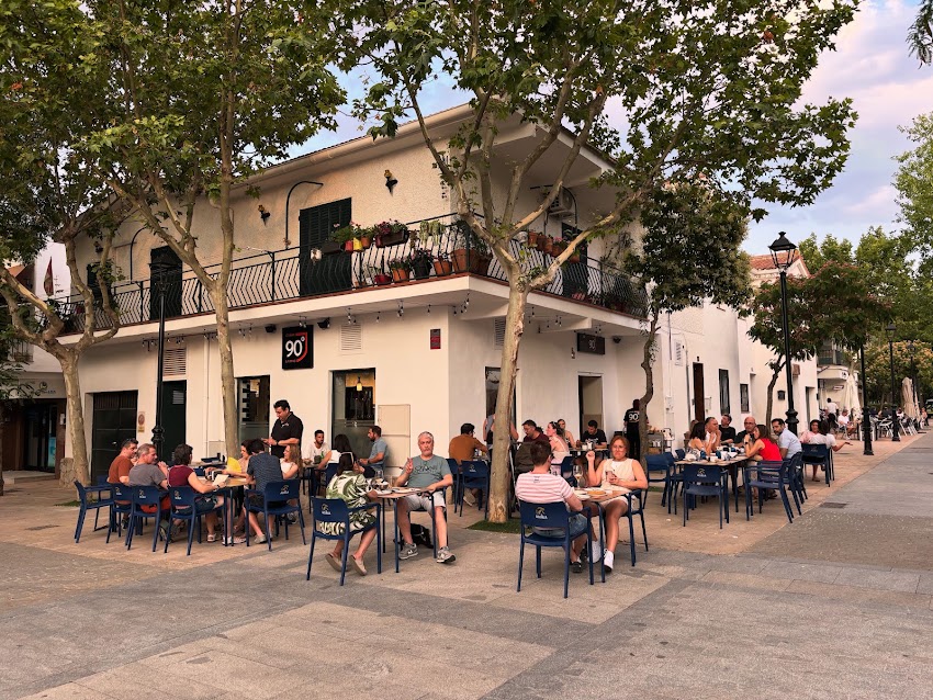Cañas y Tapas 90 Grados