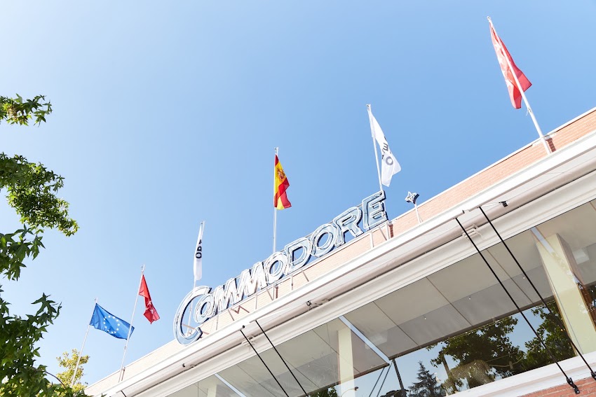 Trocadero Commodore