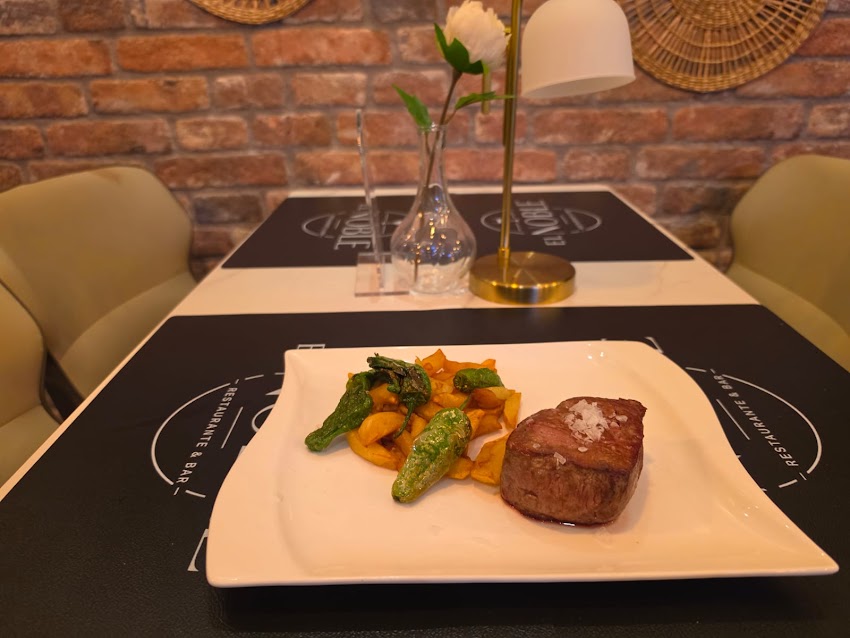 EL NOBLE RESTAURANTE & BAR