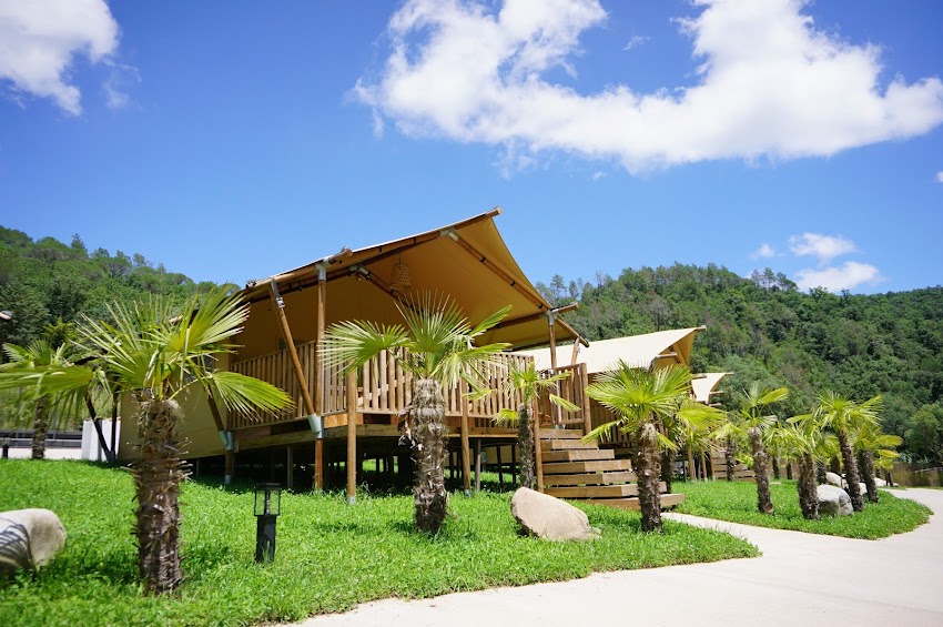 Camping Can Bora Lodges