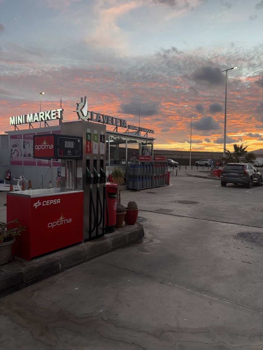 GASOLINERA CEPSA PUERTO DEL CARMEN «LA VELETA»