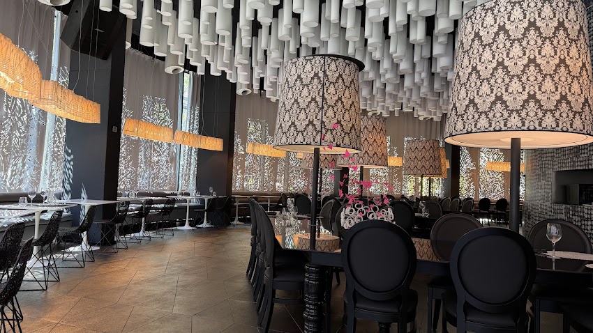 B Lounge