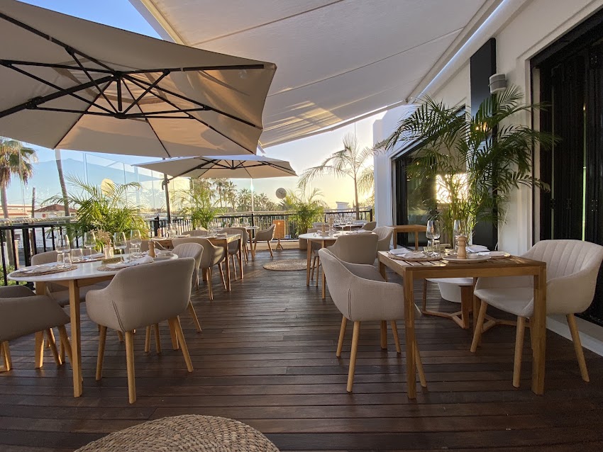 Sea lounge