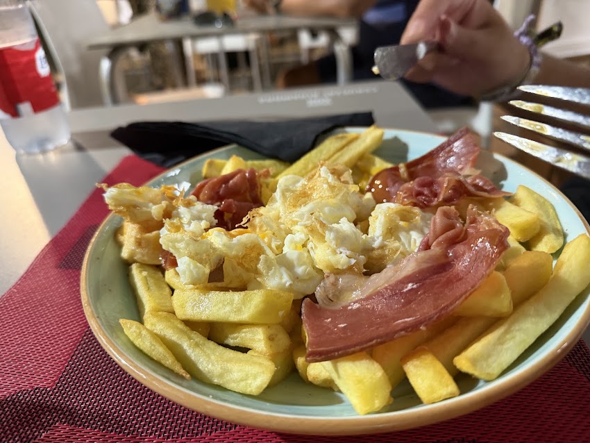 PERICO’S TAVERN Restaurante La Mata