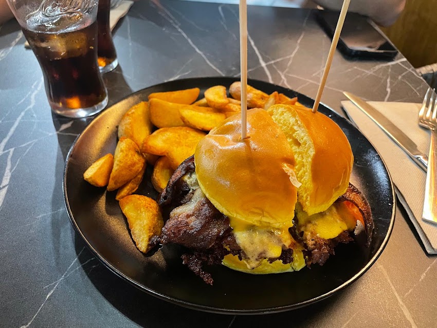 Vulkano’s Burger & Grill