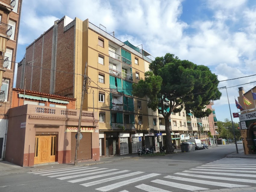 Pollatres a l’Ast Dissabtes, Diumenges i Festius