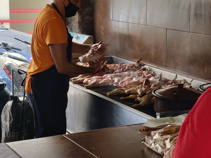 Asador Al Carbón Especialidad En Pollo Asado