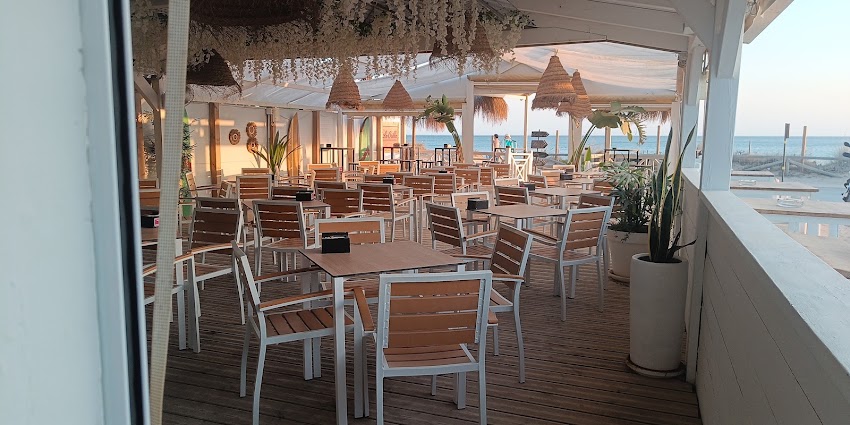 LA ORILLA BEACH FOOD BURGER & COCKTAIL
