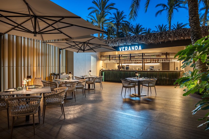 Veranda Garden Bar