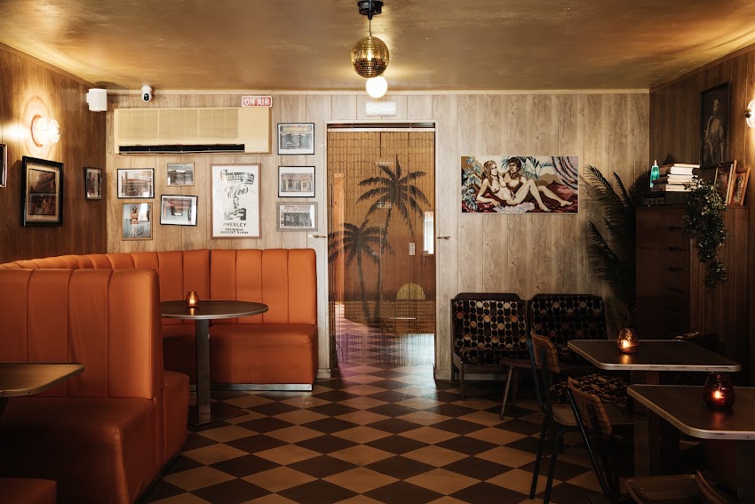 Henry’s Bar