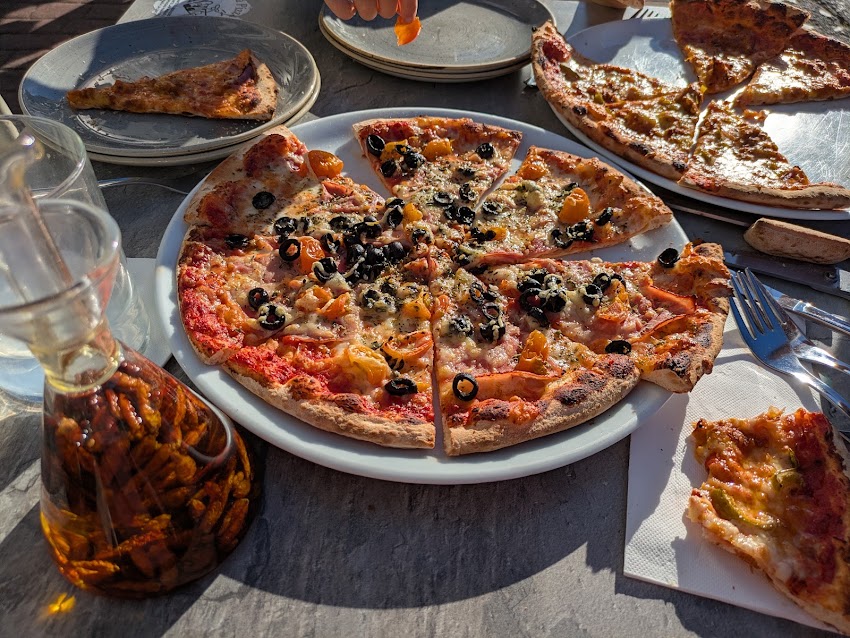 Piedra Pizza Tijera Sagüés