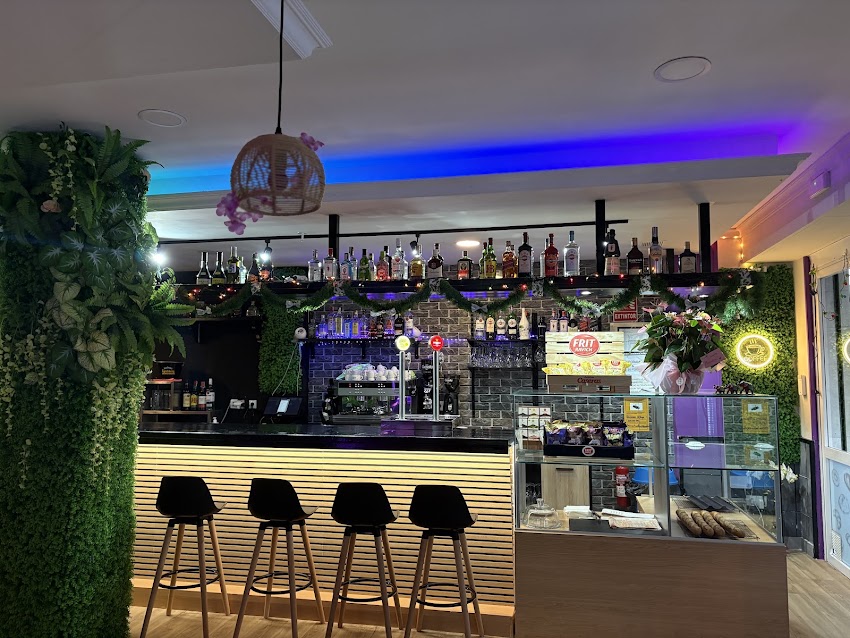 Bar Hamilton