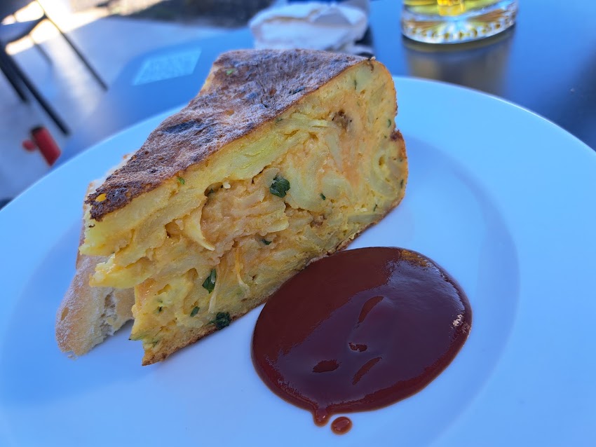 Cafetería Restaurante Buen Día – Terraza con Vista