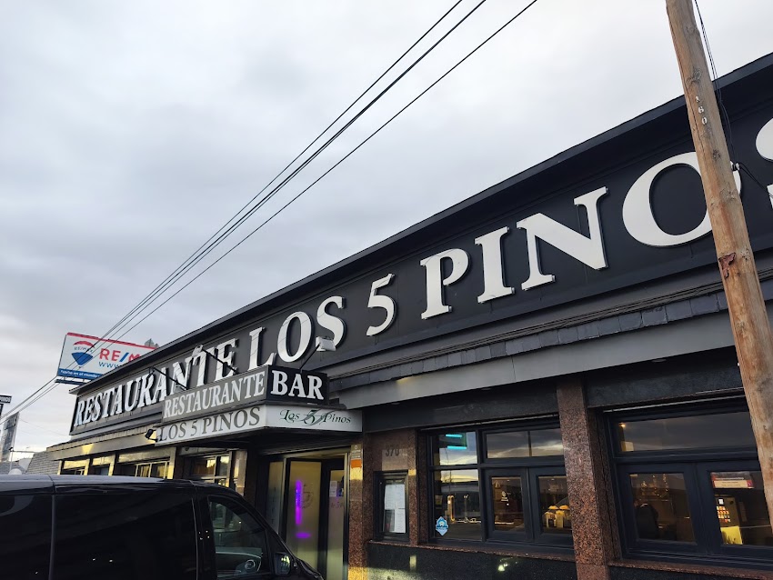 Los 5 Pinos
