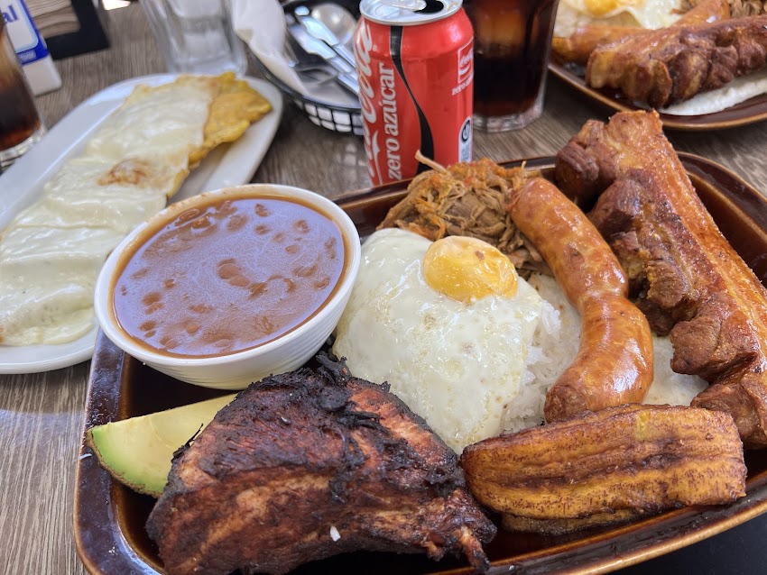 Delicias El Paisa