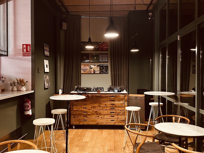 Som Cafè, Bar i Vinils