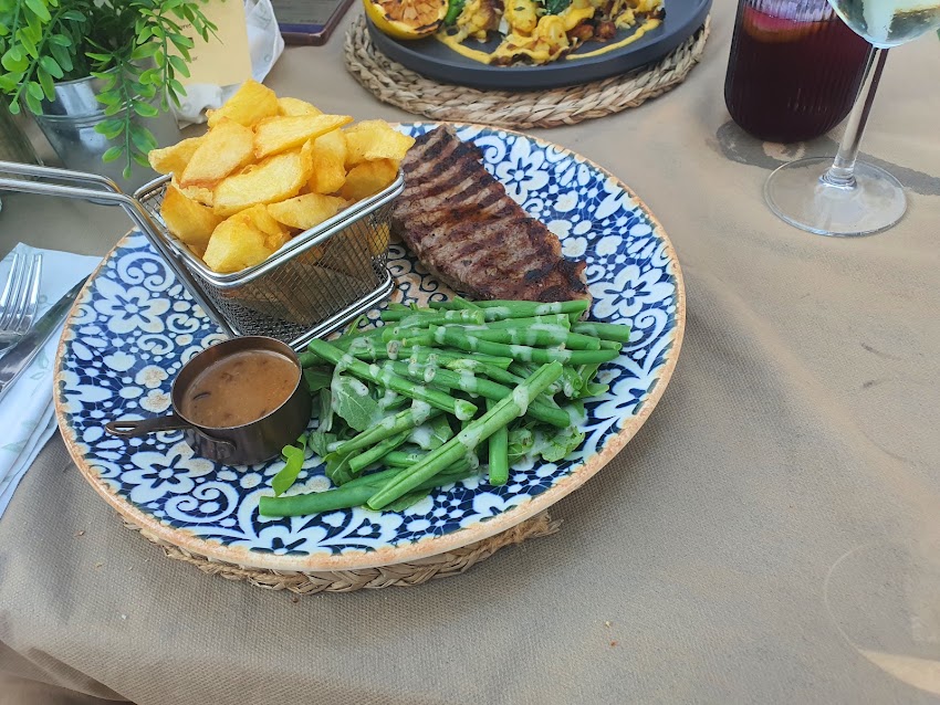 Cave Café BistroBar